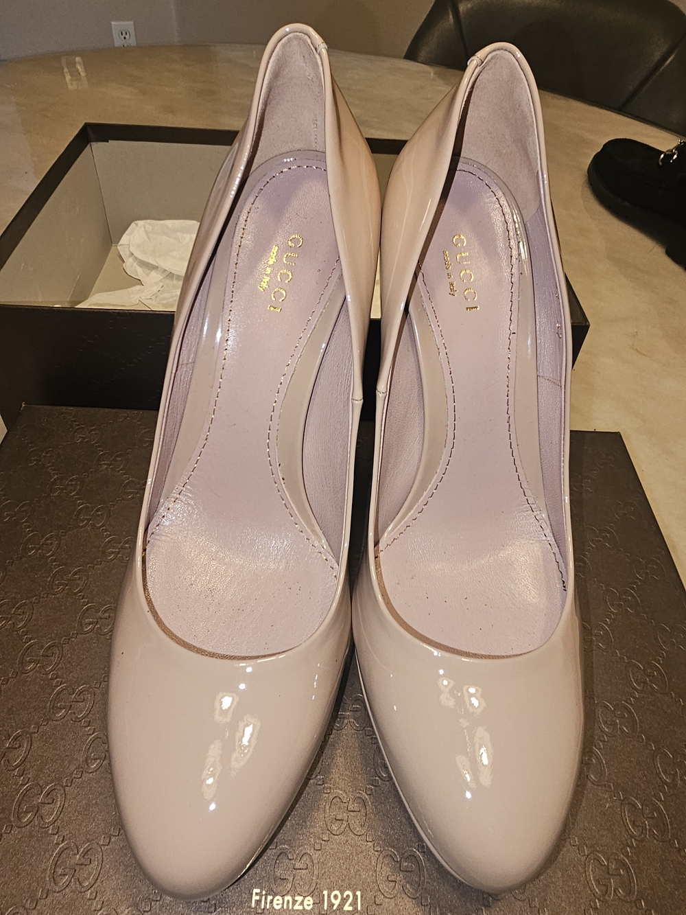 Gucci Women's Patent Leather Nude Pink Pumps